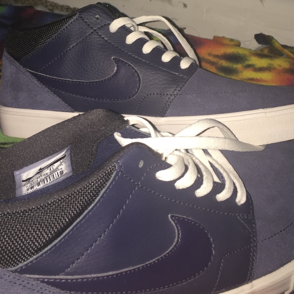 Never worn Mens Nike sb solarsoft